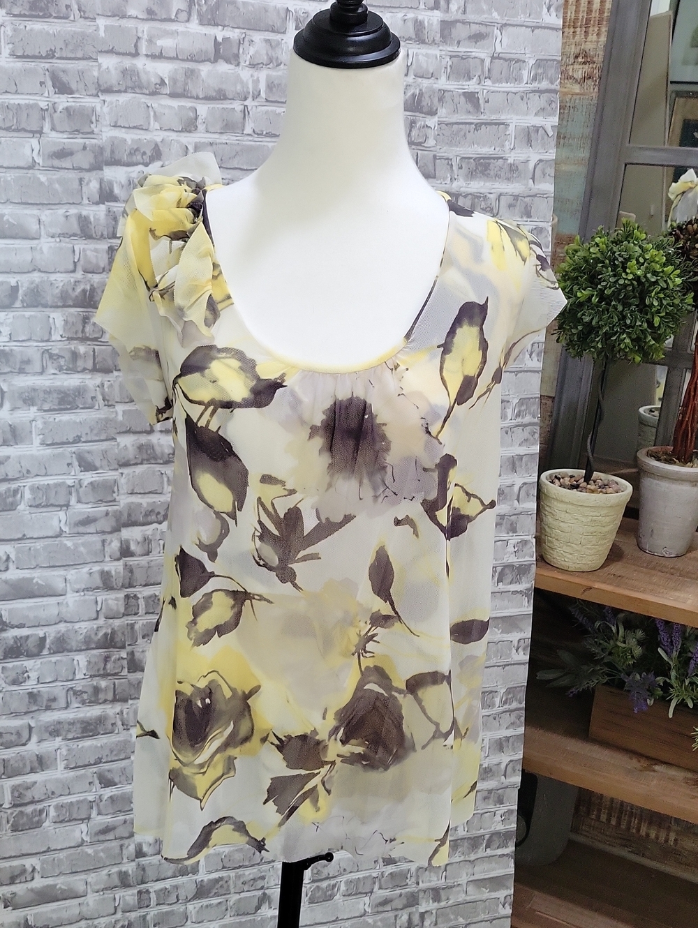 Johnny Heaven Yellow Green Ruffle Neck Accent Floral Chiffon Top, Size L